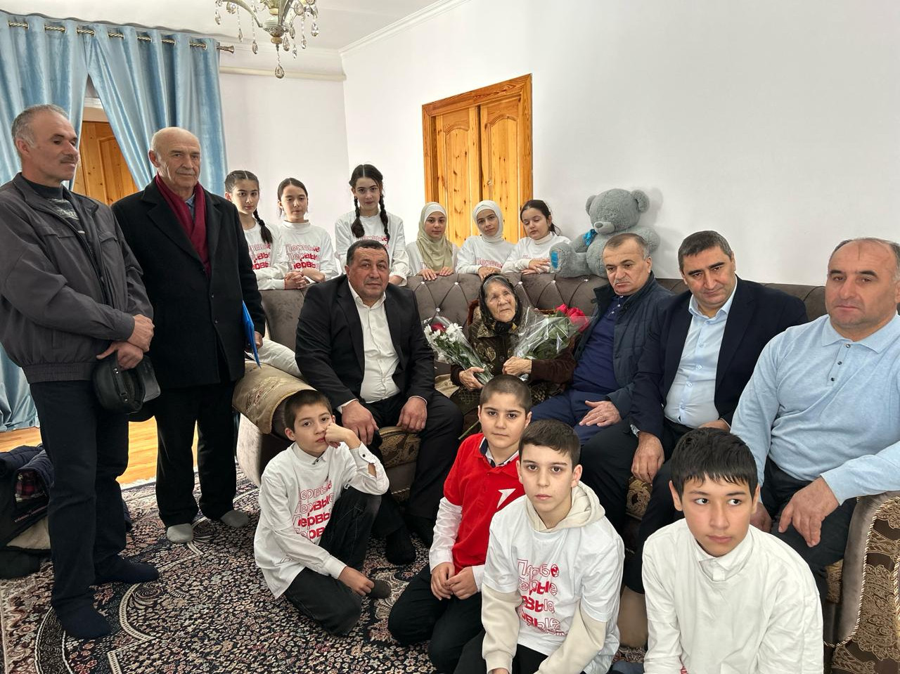 НАВЕСТИЛИ БЛОКАДНИЦУ ЛЕНИНГРАДА